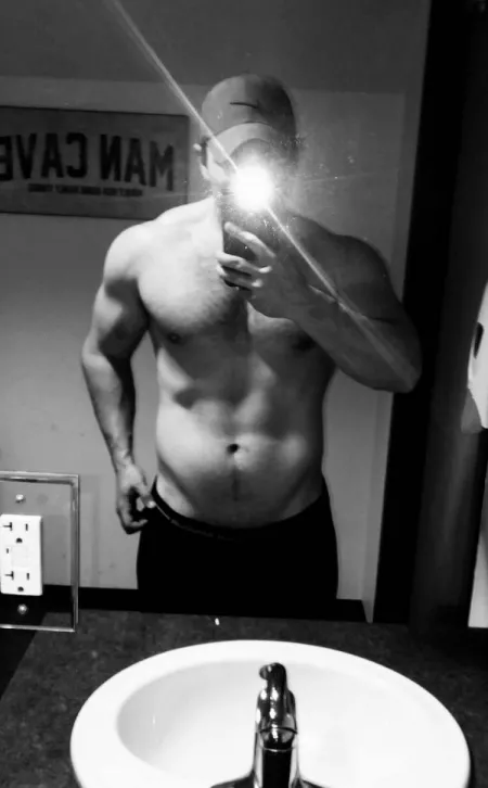 I may not have a perfect 6 pack… but at least I can grow a decent V.