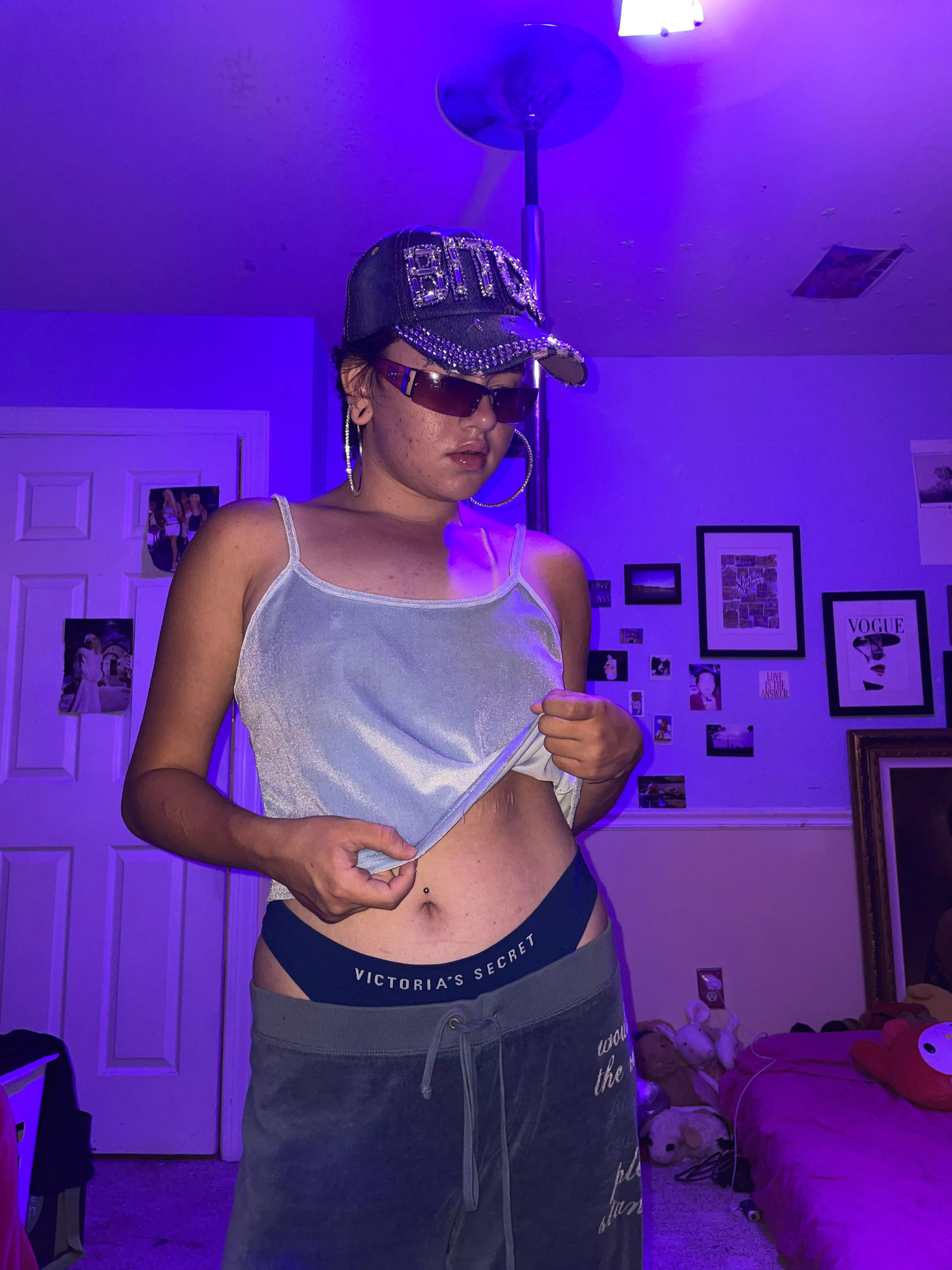 I normally don’t post SFW but I wanted to show my new belly piercing