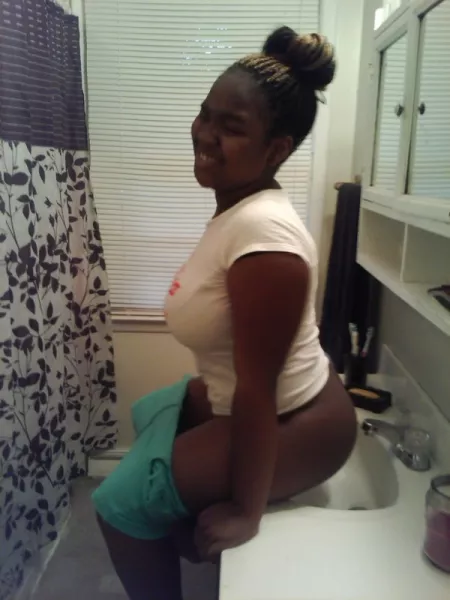 I paid 18yr old black thot $50 to take a SHIT in her grandparents bathroom sink! (Pushing and straining in the pic but eventually 2 lumps fell out)