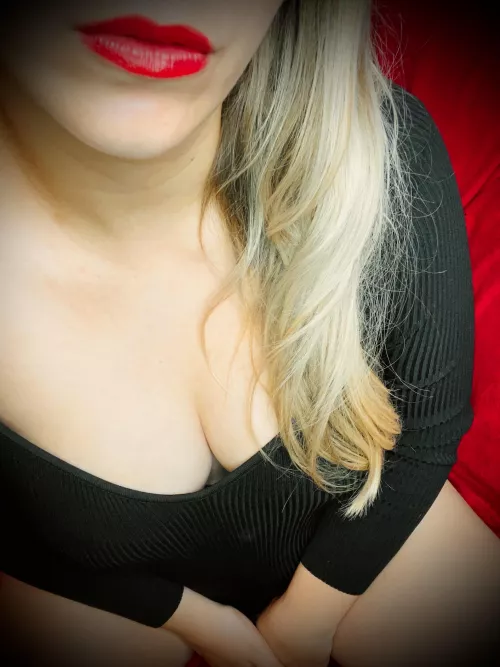 I prefer no bra ;) what about you?:)