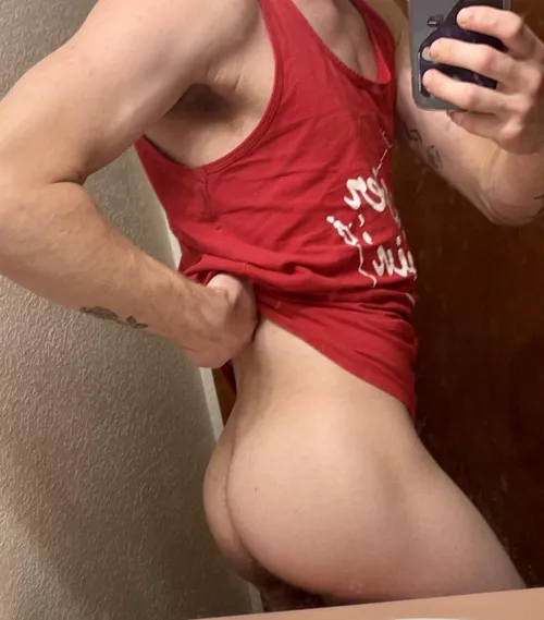 I prefer to top, but my ass is ready to vers 😏