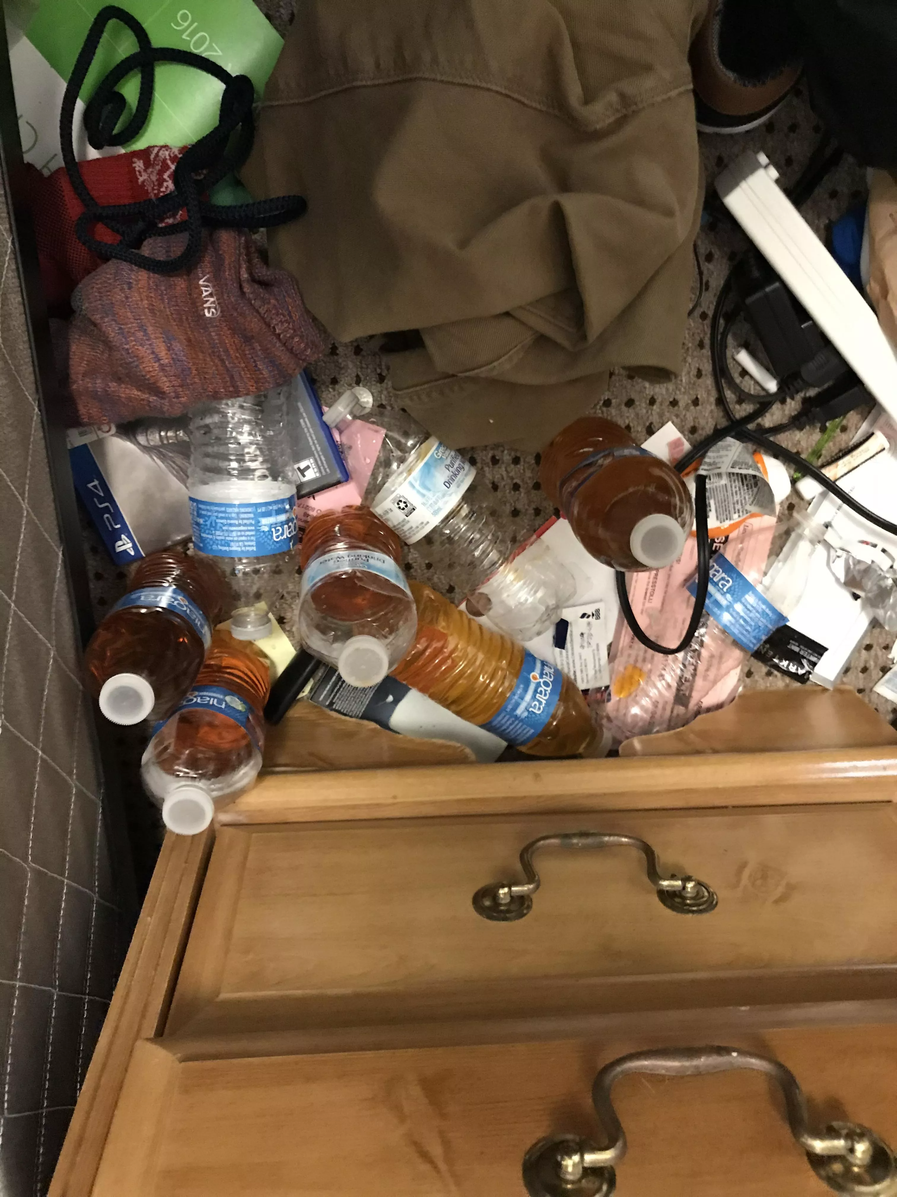 I see your roommates bathroom. Had to kick mine out because of this, those are bottles of piss. Lesson learned, don’t rent to your friends. I see your roommates bathroom. Had to kick mine out because of this, those are bottles of piss. Lesson learned, don’t rent to your friends.