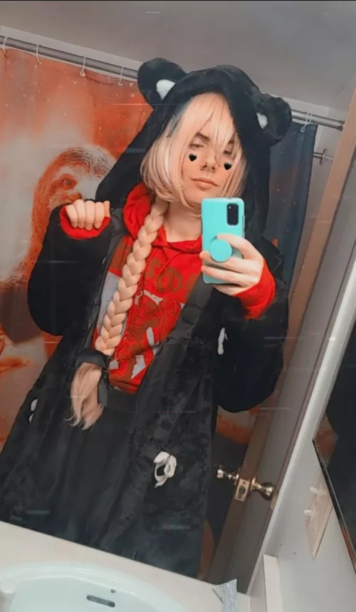 I should be in bed for work tomorrow morning but here I am femmed up instead :3