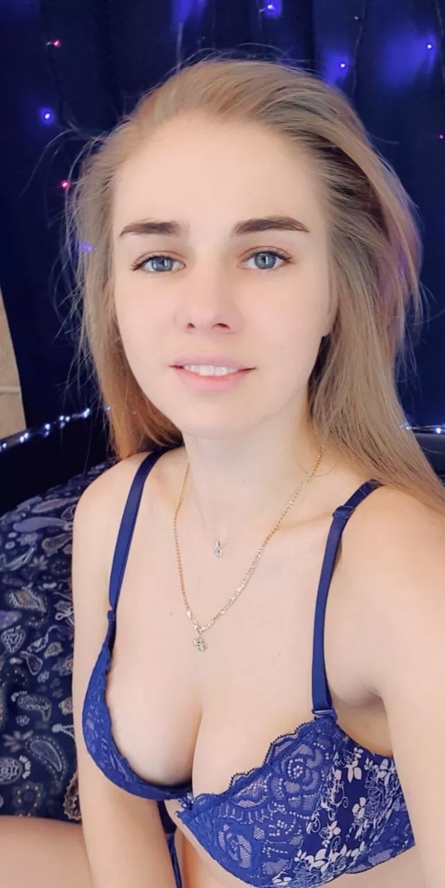 I spread my legs and sat down on the table.πI start to run my finger over my pussy, from my clitoris to my anal holeπππ₯Do you like it? Link below I spread my legs and sat down on the table.πI start to run my finger over my pussy, from my clitoris to my anal holeπππ₯Do you like it? Link below