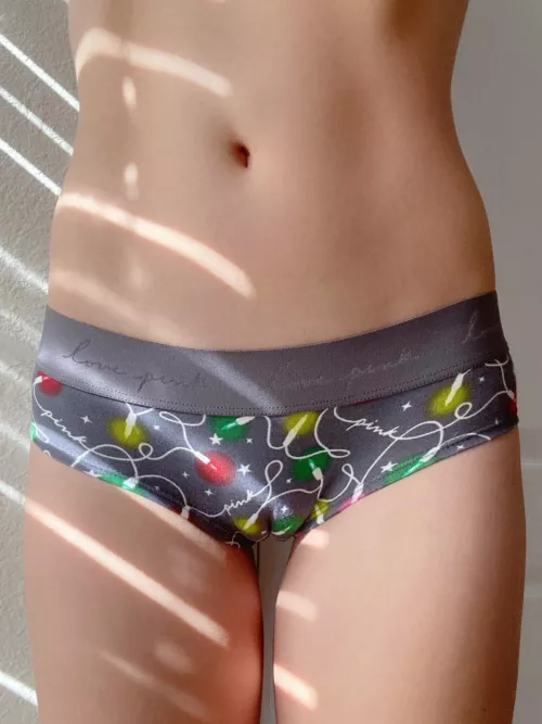 I think the panties could be tighter… 😜