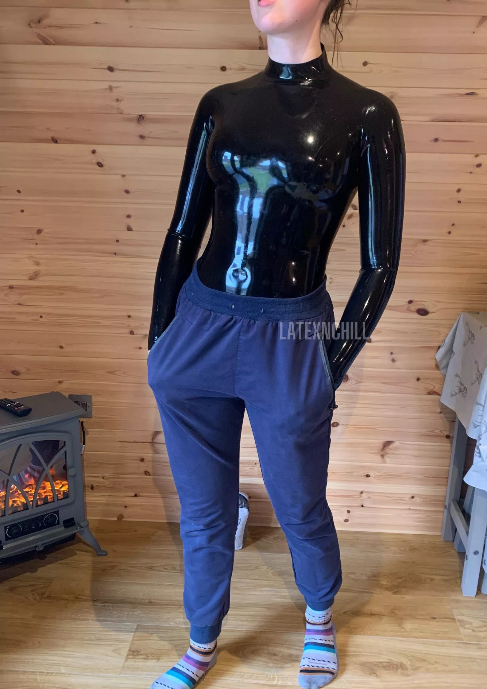 I thought you might like to see how I mix comfy and latex, because I do take the ‘chill’ part of my username seriously. I thought you might like to see how I mix comfy and latex, because I do take the ‘chill’ part of my username seriously.