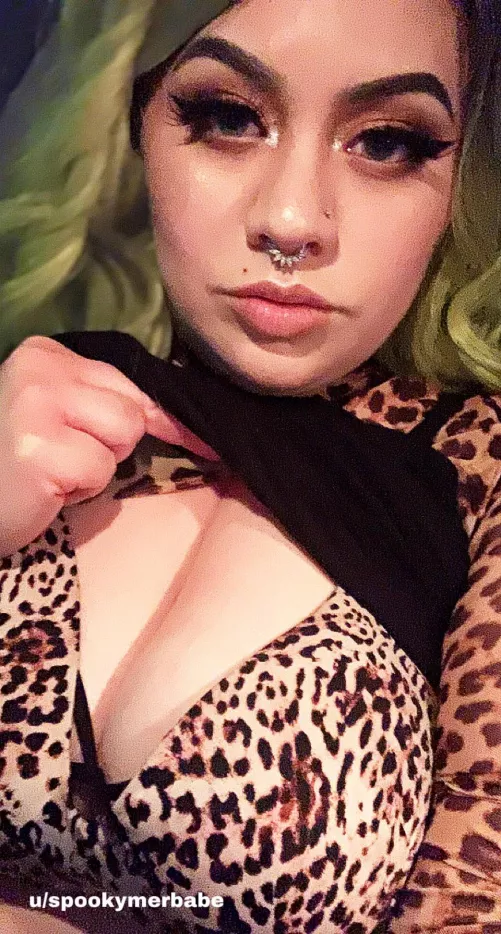 I used to be a MUA! So I’m a talented temptress with terrific tits 😎