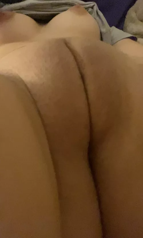 I want to fuck an older man.. Any volunteers? 😇