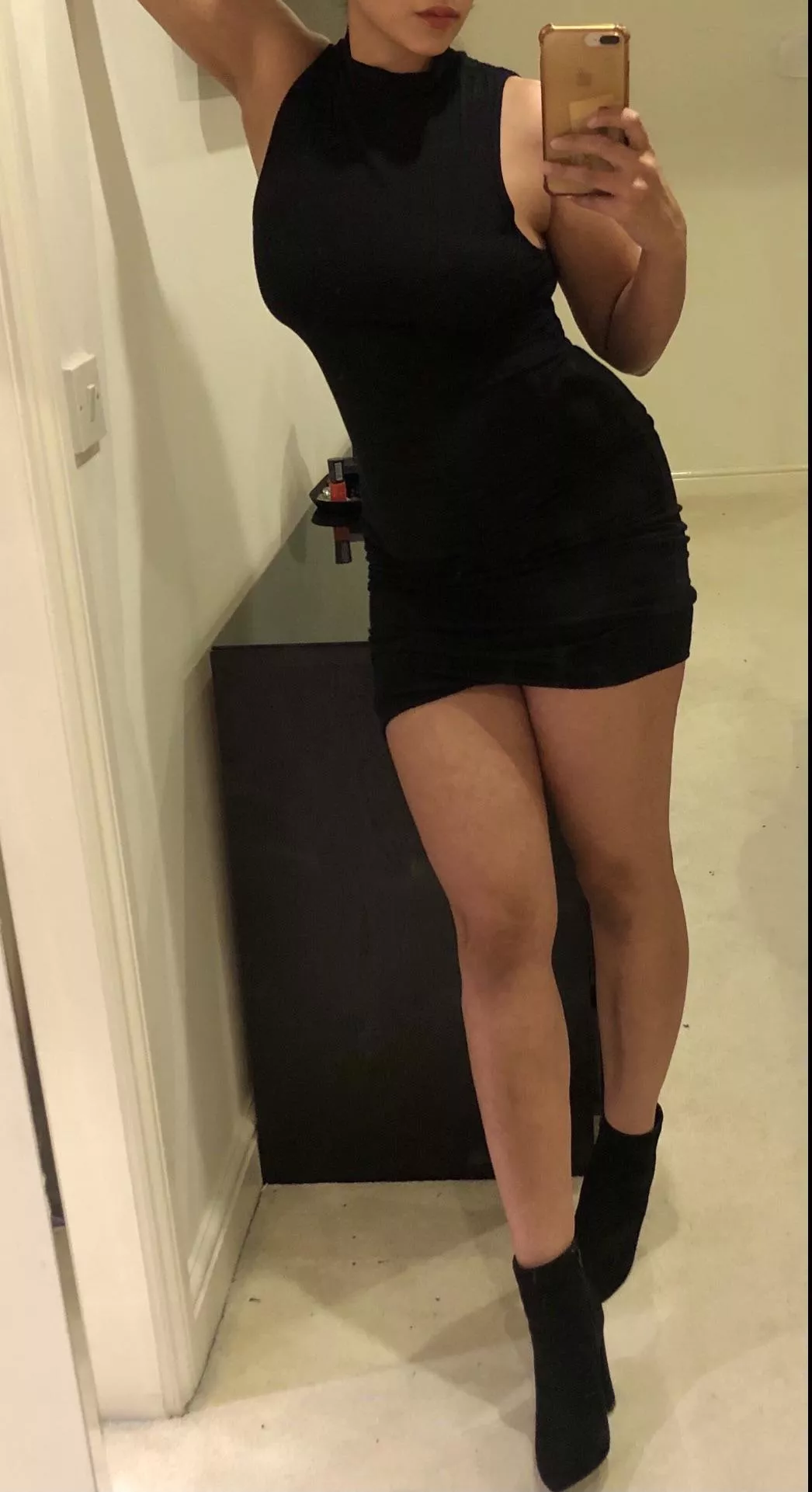 I wore this little black dress with no bra because I love how guys can't take their eyes off my body 😈 I wore this little black dress with no bra because I love how guys can't take their eyes off my body 😈