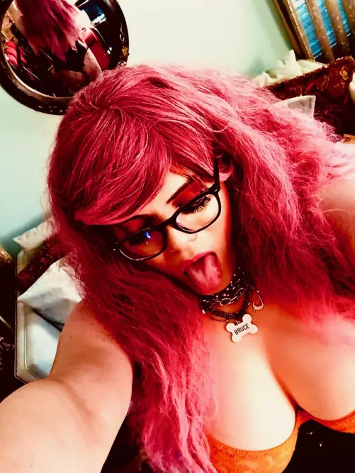 I’d let you cum on my face as long as u don’t mind my glasses