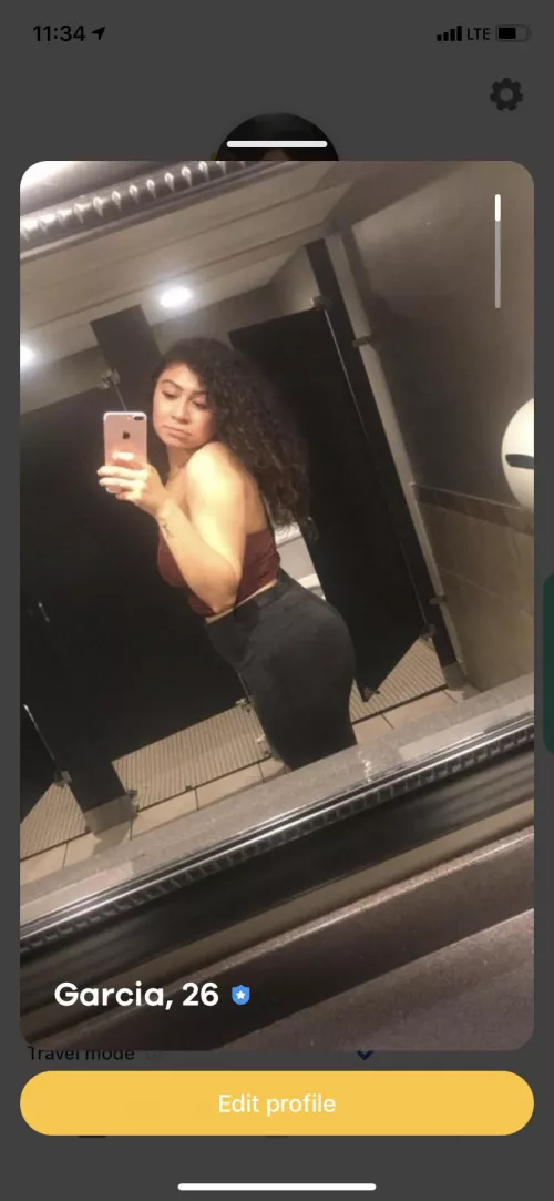 I’d love to have an online gf to send nudes to. Who wants to be my slut ?