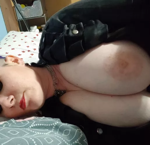 If I let you handle these titties what would you do with them? 😏😩💦