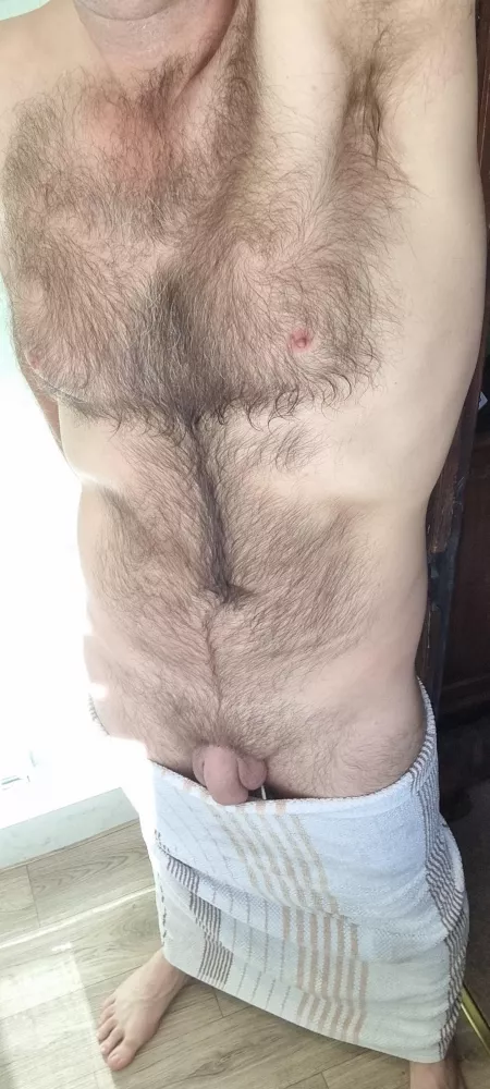 If my towel fell would you get on your knees to pick it up 😈