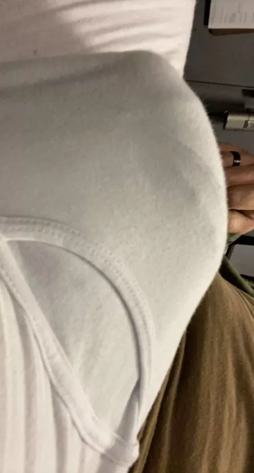 If u like bulges Hmu. Navy stationed in japan.