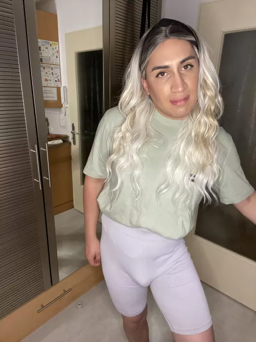 if you saw me at the gym, would you stare at my crotch?