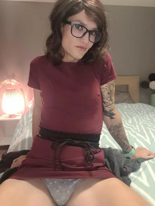 If you zoom in you can see the kitties on my panties :3