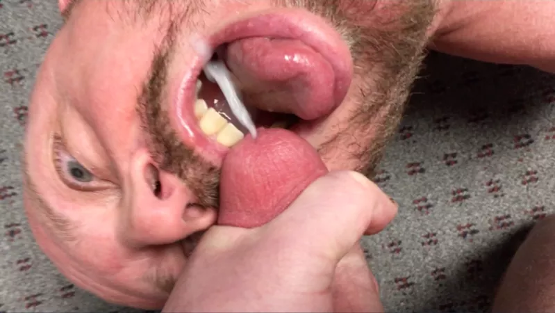 If you’re not going to cum in my ass then shoot it into my mouth.