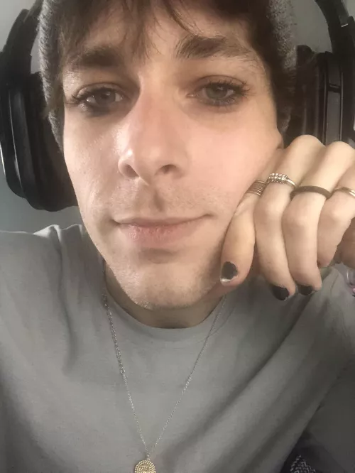 Ignore my chapped lips. I live in Canada and it’s cold AF