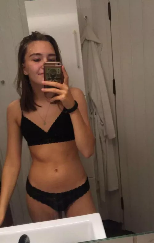 I’ll lay between your legs and slowly suck your cock while you play videogames ❤️