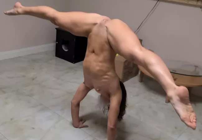 I'm bored.. any ideas popping up?? [F] 😘