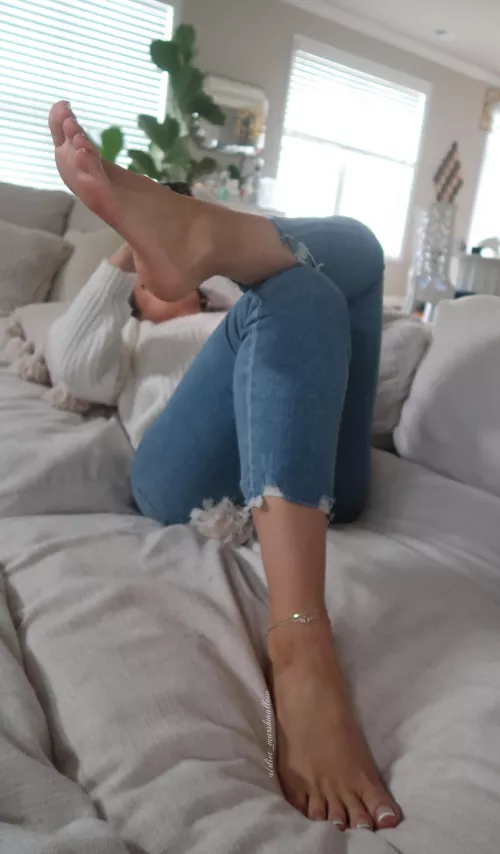 I’m bored. Could you entertain me somehow? 😈