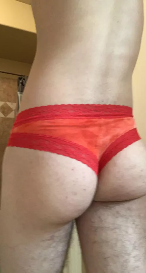 I’m curious, what size panties do you guys wear in women’s panties? These cheekys are a medium😘