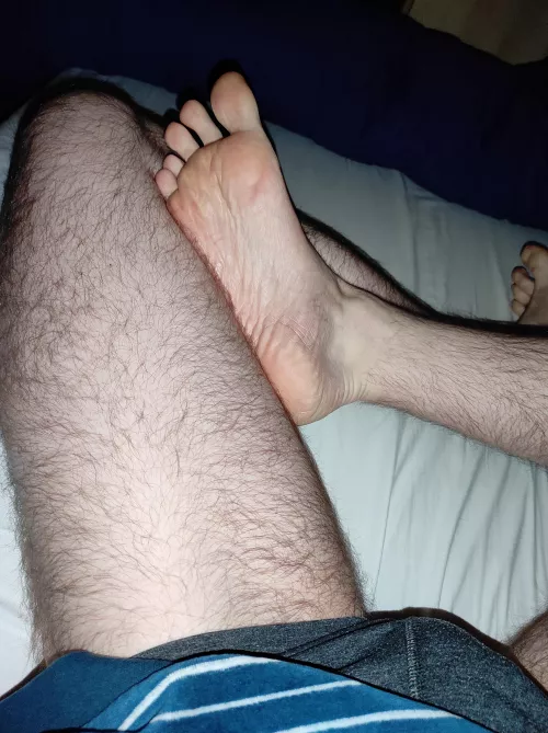 I'm feeling pretty lonely 😞 Could you come rub my feet?