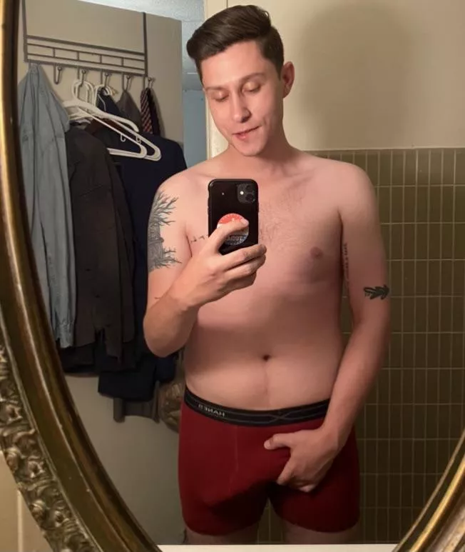 I’m not sure how I’m gonna make it through the week starting Monday off this horny 😅