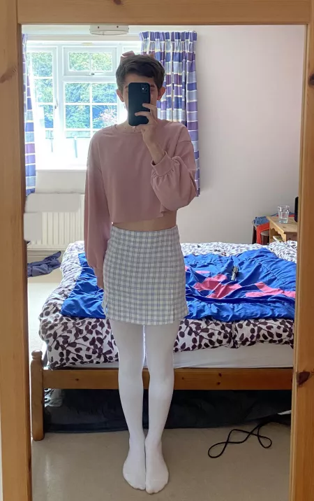 I’m trying on some different types of skirts, other than pleated ones which I’m used to