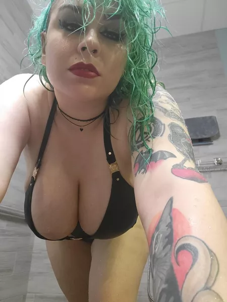 I'm waiting for you in the shower, daddy. Come to me 😈