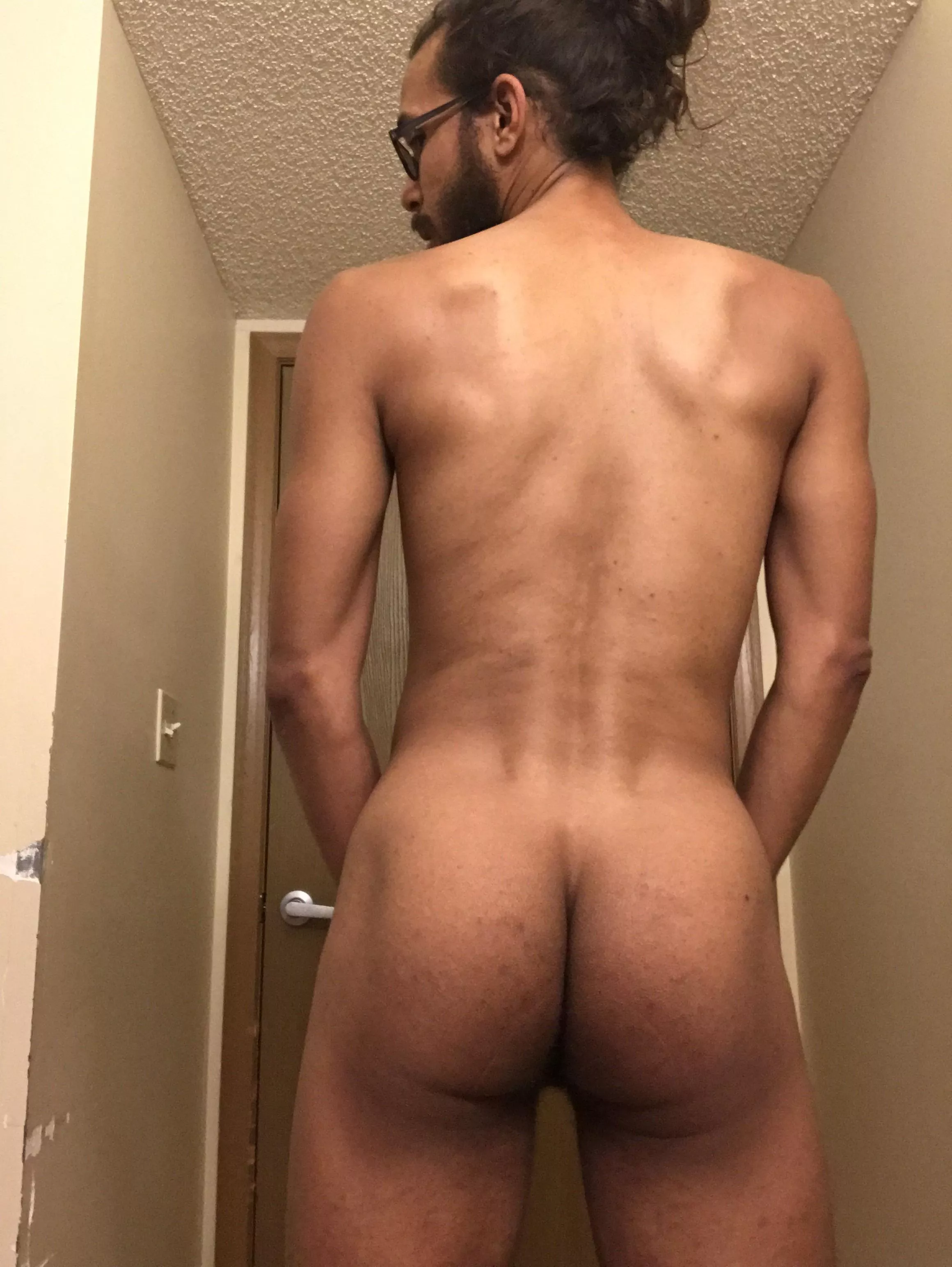 In need of someone to take control and bury their face in my waiting ass before sliding in my craving hole and breeding me…any volunteers?? In need of someone to take control and bury their face in my waiting ass before sliding in my craving hole and breeding me…any volunteers??