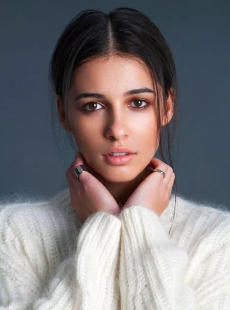 Is it just me or does Naomi Scott have some nice cocksucking lips?