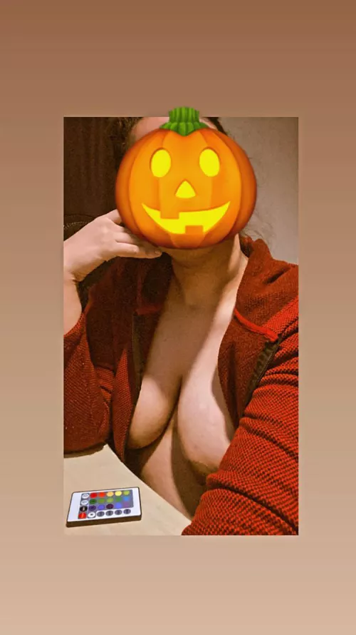 Is it normal that I want to be taken advantage off by a stranger in public 🥺 Would you ? 🥺 [F]