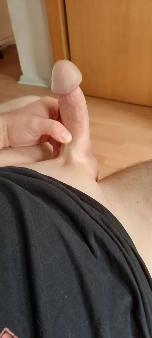 Is it weird, that get instantly Rock hard, if a guy is bigger than me?