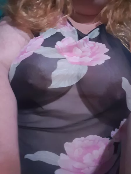 Is this shirt okay to wear for a date??? <3