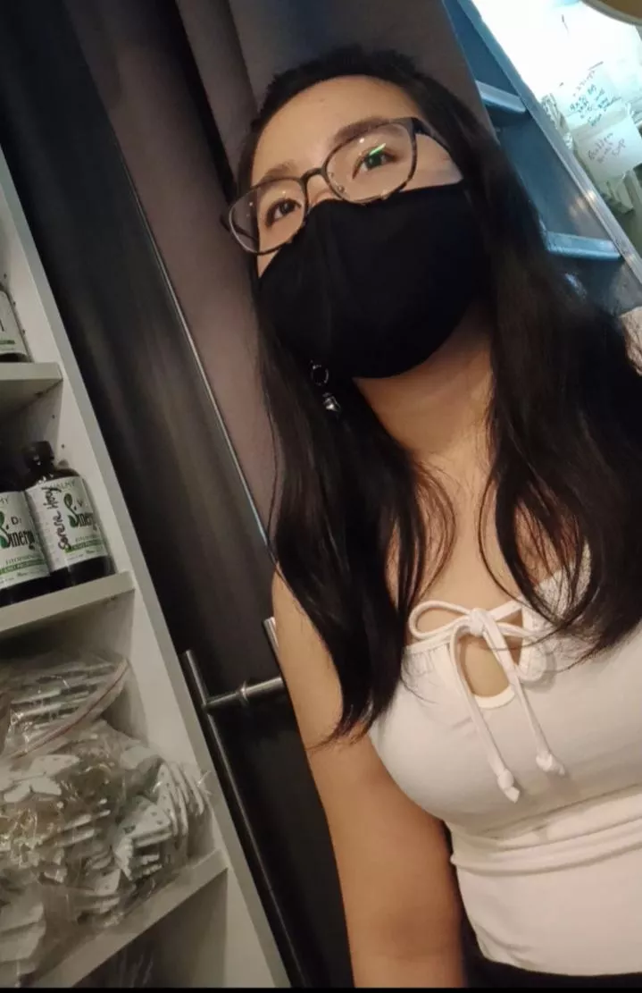 It is from frenchtickling but i can't find this model name. Anyone remember or know her? Look at her, idk abt you guys but man i want to see her get tickled It is from frenchtickling but i can't find this model name. Anyone remember or know her? Look at her, idk abt you guys but man i want to see her get tickled