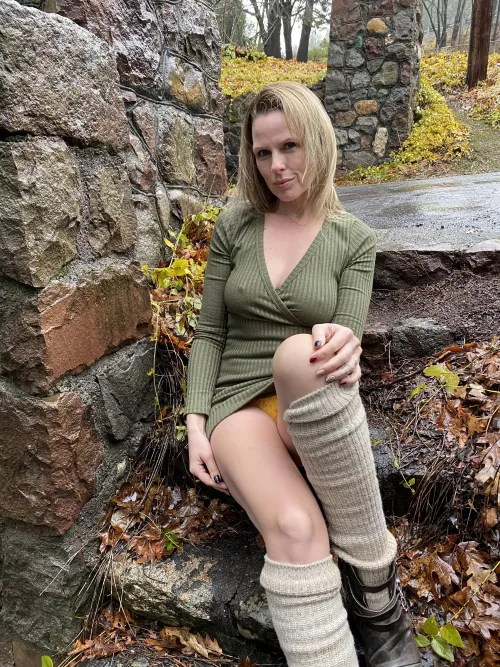 It’s a bit rainy out. Did you bring the umbrella?