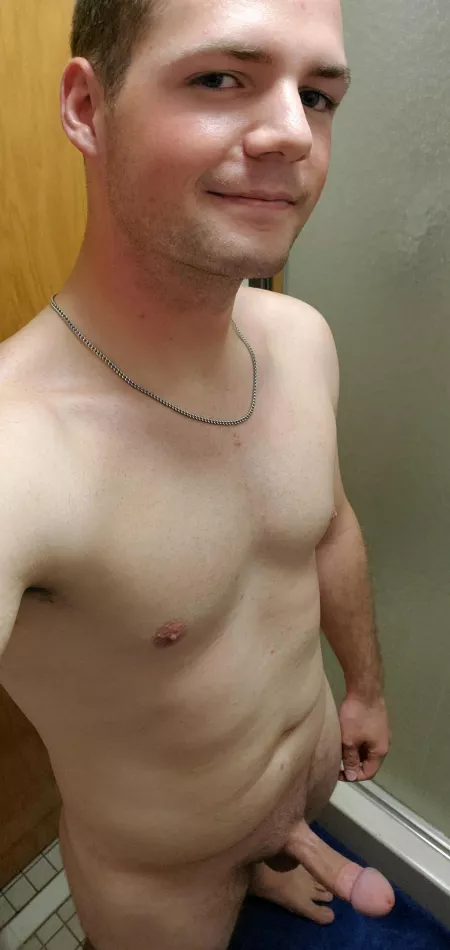 its been a week since ive cum and its going to be alot when I do 😅