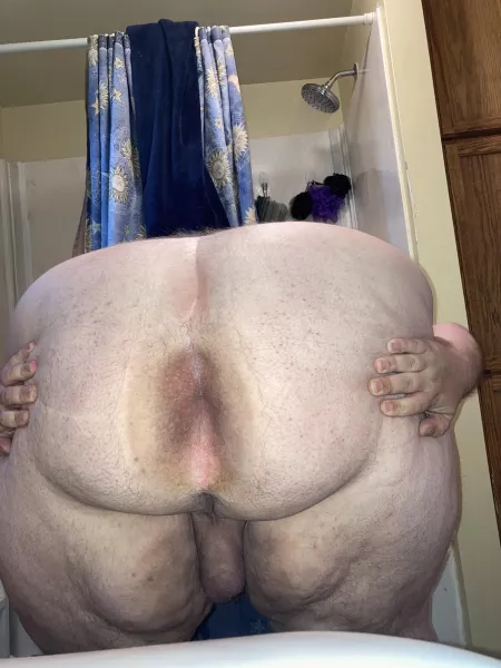 Its my birthday at midnight anybody wanna stretch this virgin hole open🤫