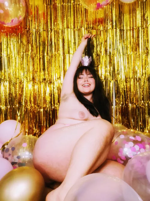 it's my party and I'll roll around naked if I want to 🥳