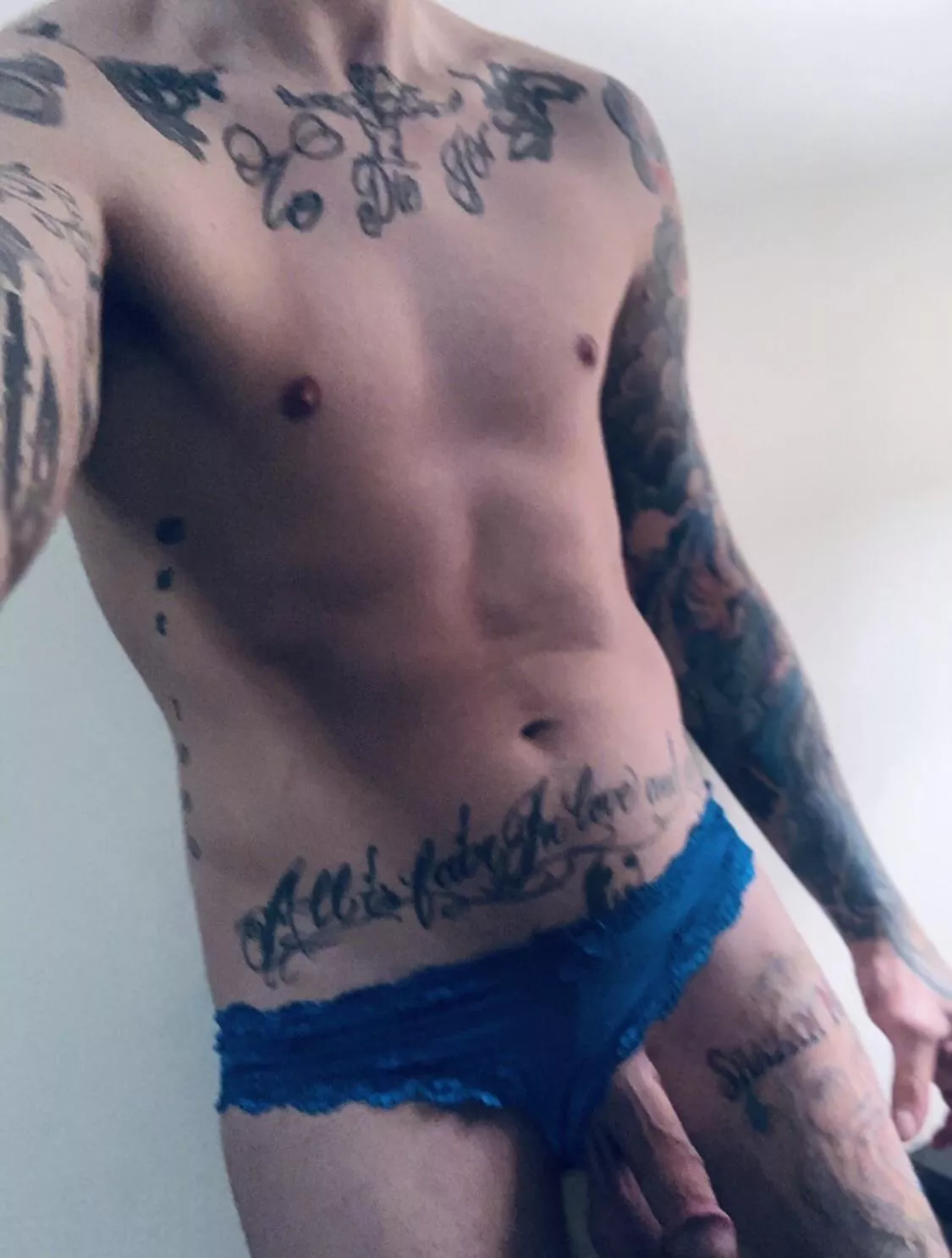 It’s not often I wear women’s undies but when I do I make sure to document such occasion