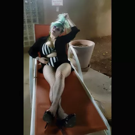 It's showtime 💚 [image]