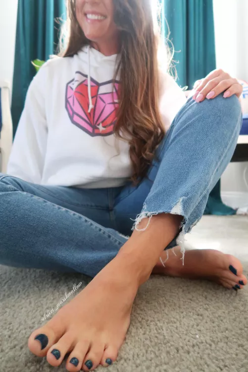 It's so cold I can't feel my feet! Can you feel my feet?! 😏