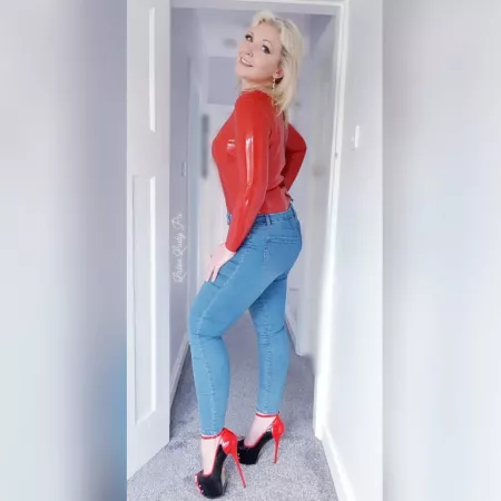 Jeans and latex catsuit | Found here: https://www.instagram.com/latexladyp/