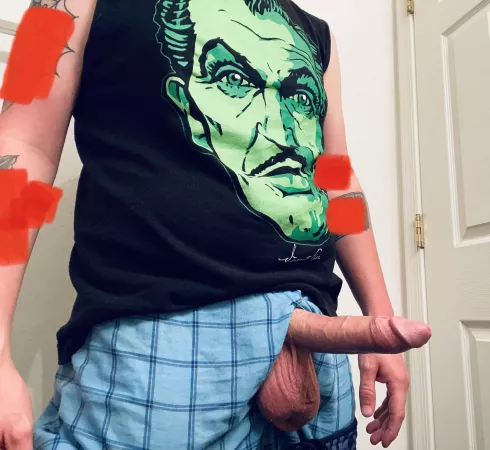 Just a dude and his dick waiting to be worshiped 😎