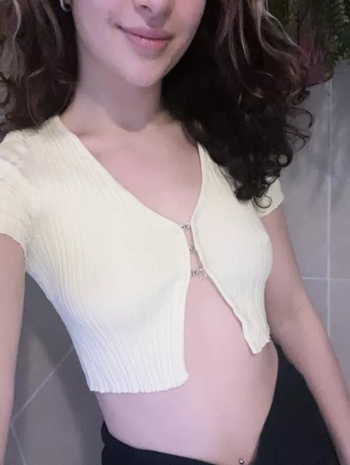 just another braless day😌