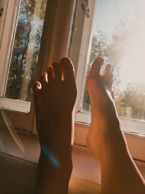 just caught sun glimpses on my feet