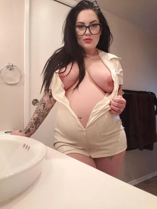 Just tell me where it hurts and I'll kiss it better 🖤