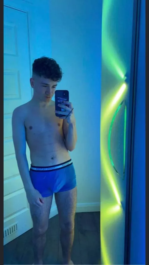 Just turned 18 hmu x