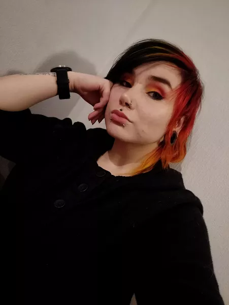 Just wanted to show off my new hair color 🔥